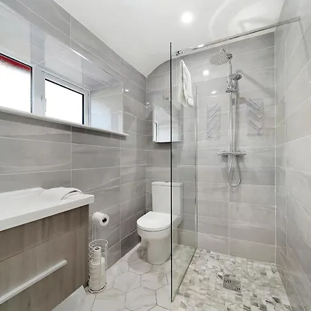 Glenside 'sleeping 4 Guests' Villa