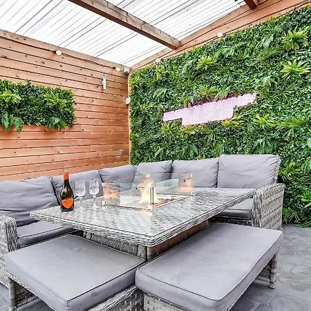 Glenside 'sleeping 4 Guests' *