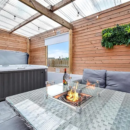 Glenside 'sleeping 4 Guests' * Buncrana