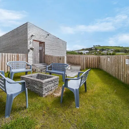 Glenside 'sleeping 4 Guests' Buncrana