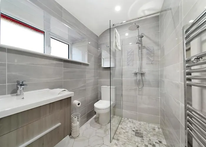 Glenside 'sleeping 4 Guests' Villa