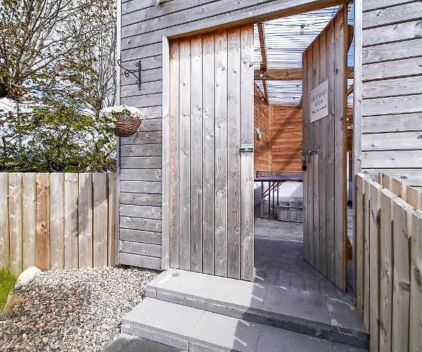 Glenside 'sleeping 4 Guests' Buncrana